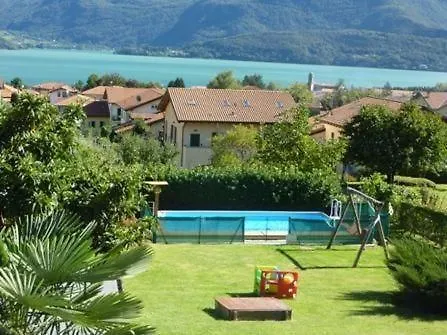 Mit Terrasse Und Seeblick Und Garten 公寓